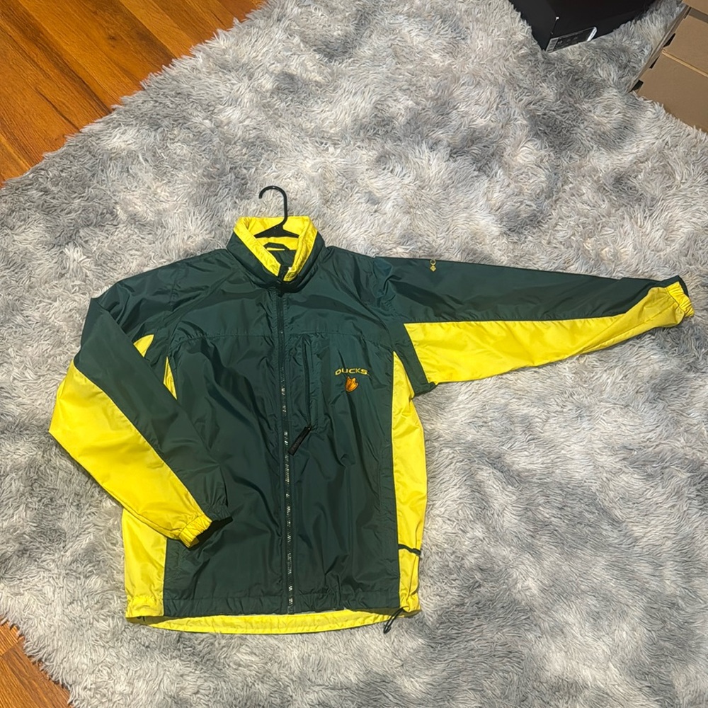 Columbia’s Oregon ducks jacket size men’s small but runs big fits like a large